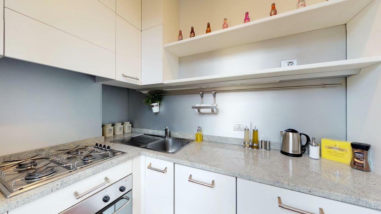Design Apartment Near Duomo Square Μιλάνο Εξωτερικό φωτογραφία