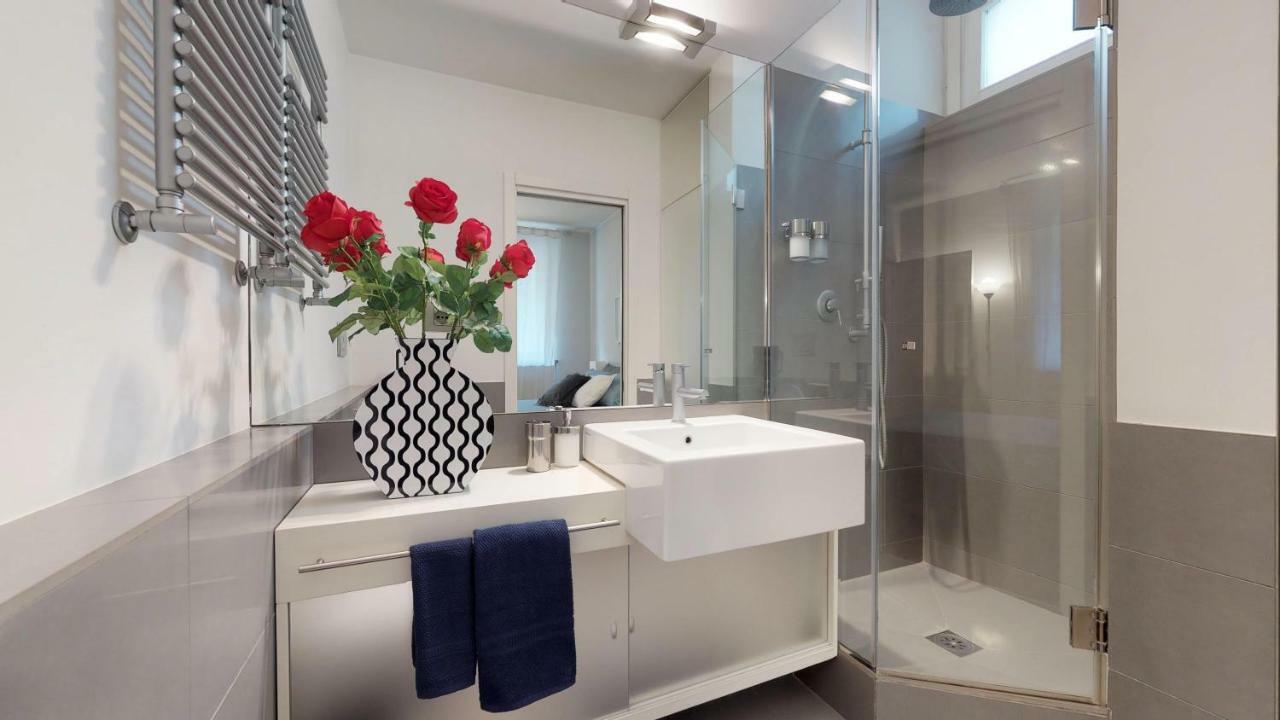 Design Apartment Near Duomo Square Μιλάνο Εξωτερικό φωτογραφία